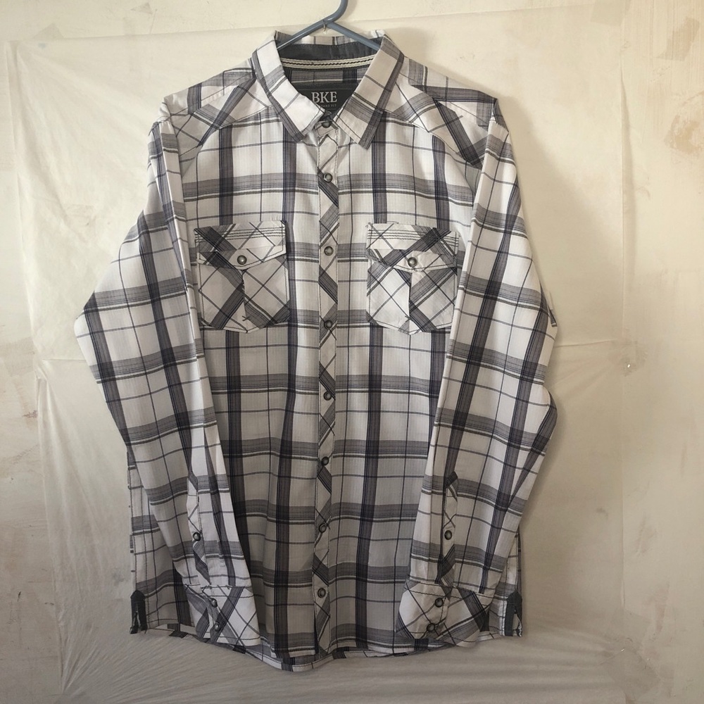 BKE Men’s White/Gray Plaid Snap Button Up Large